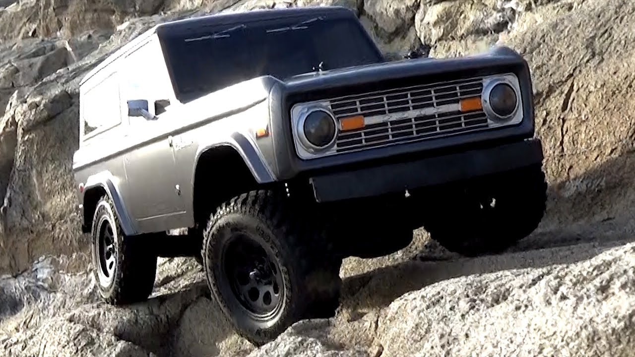TAMIYA FORD BRONCO + MST CMX : RC ROCK CRAWLING - YouTube