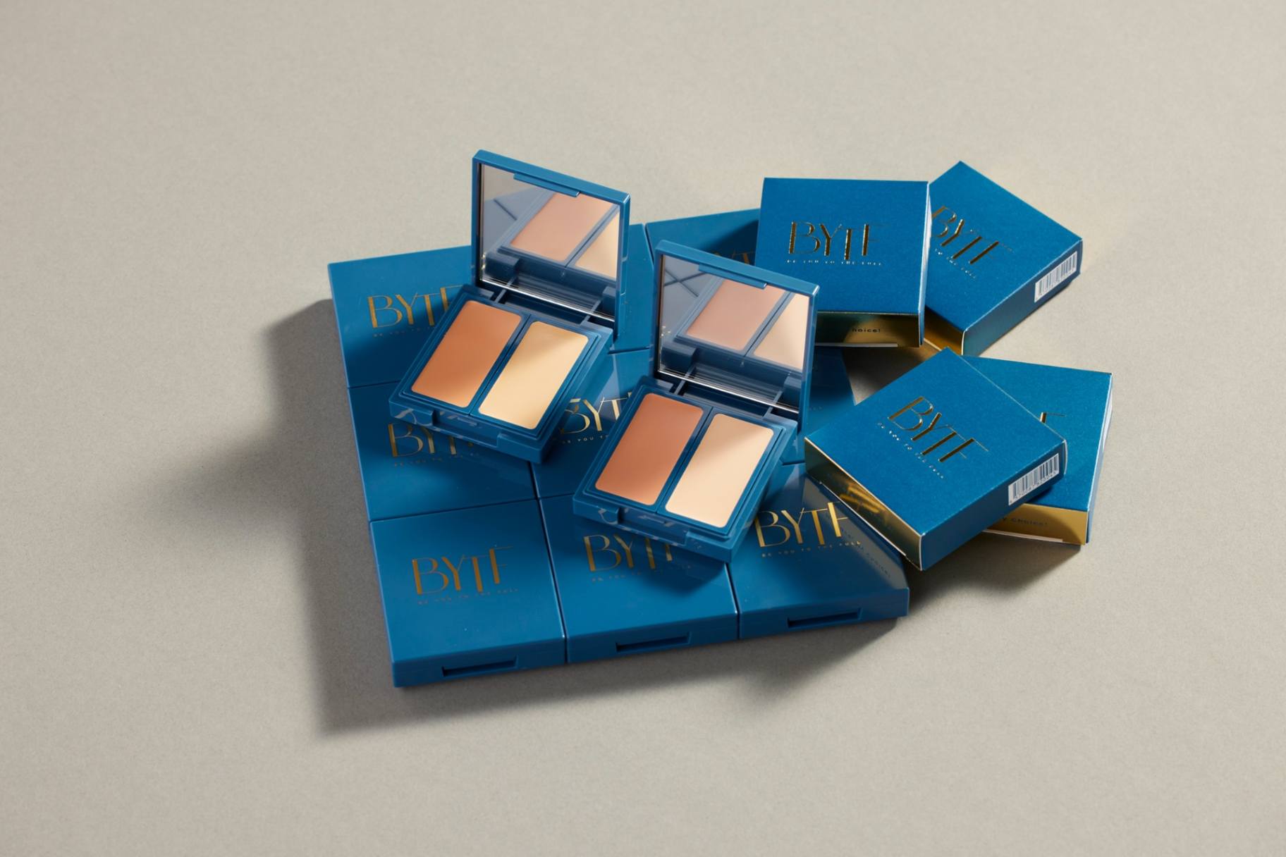 亜耶バネッサがディレクターを務める『BYTF』から、マルチに使える