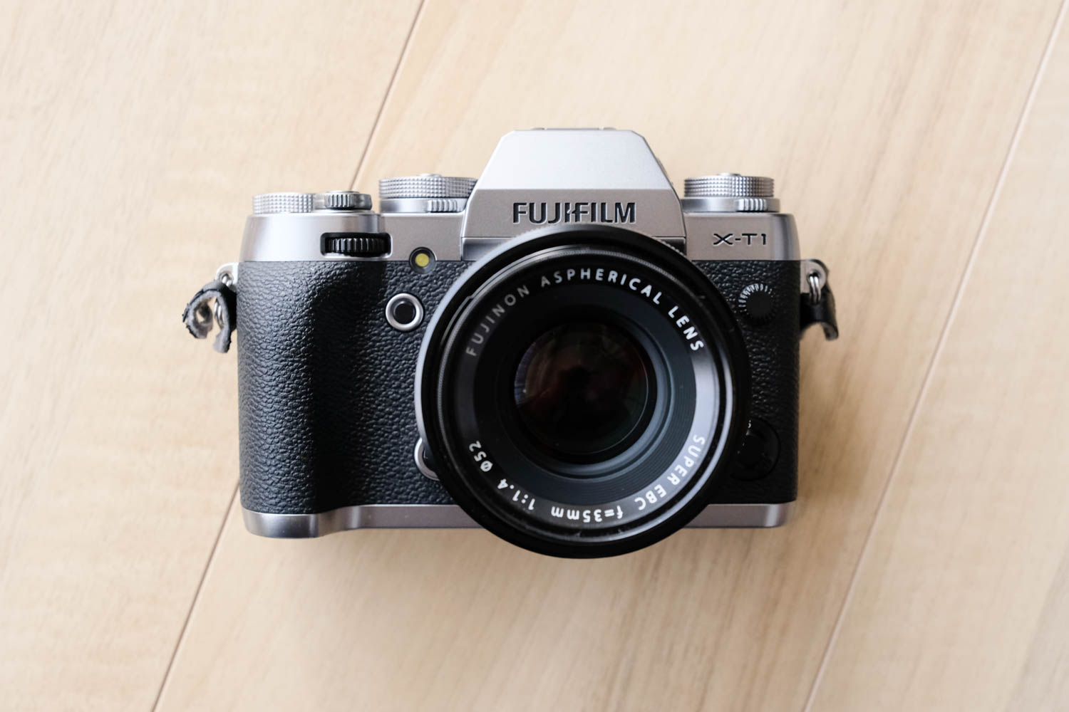 アンドリアン様用〉富士フイルム X-T1 グラファイトシルバー 縦グリ