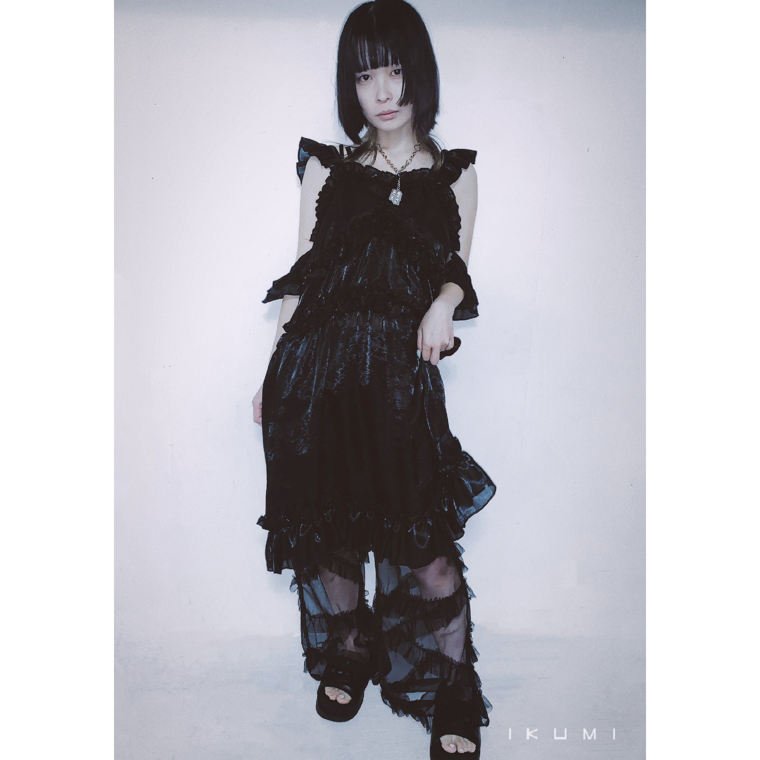 OFF SHOULDER SMOKE DRESS – IKUMI