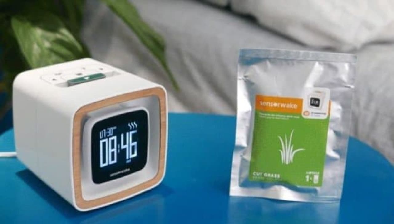 音だけでなく、香りと光で起こす目覚まし時計「Sensorwake Trio