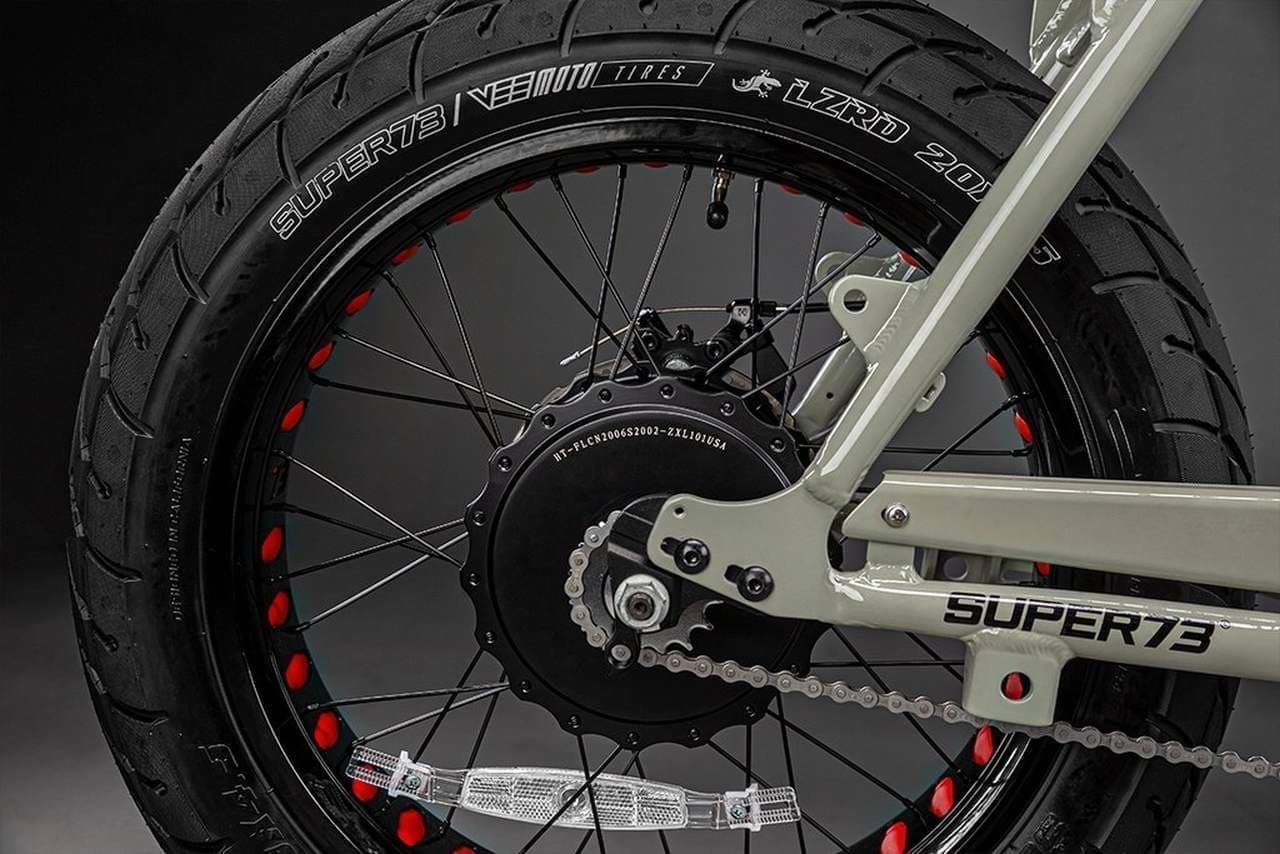 1970年代からやってきた電動バイク「Super 73」にシンプルなデザインで