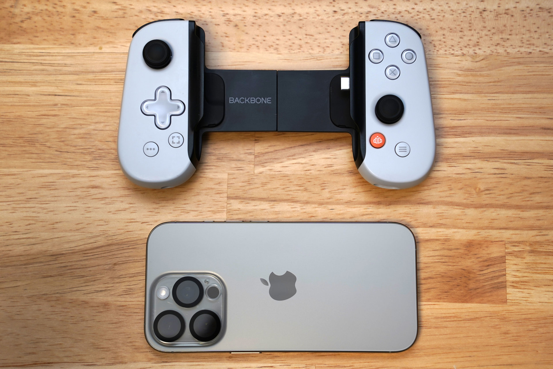 スマホのゲーム体験が激変する「BACKBONE One」がiPhone 16でも快適に
