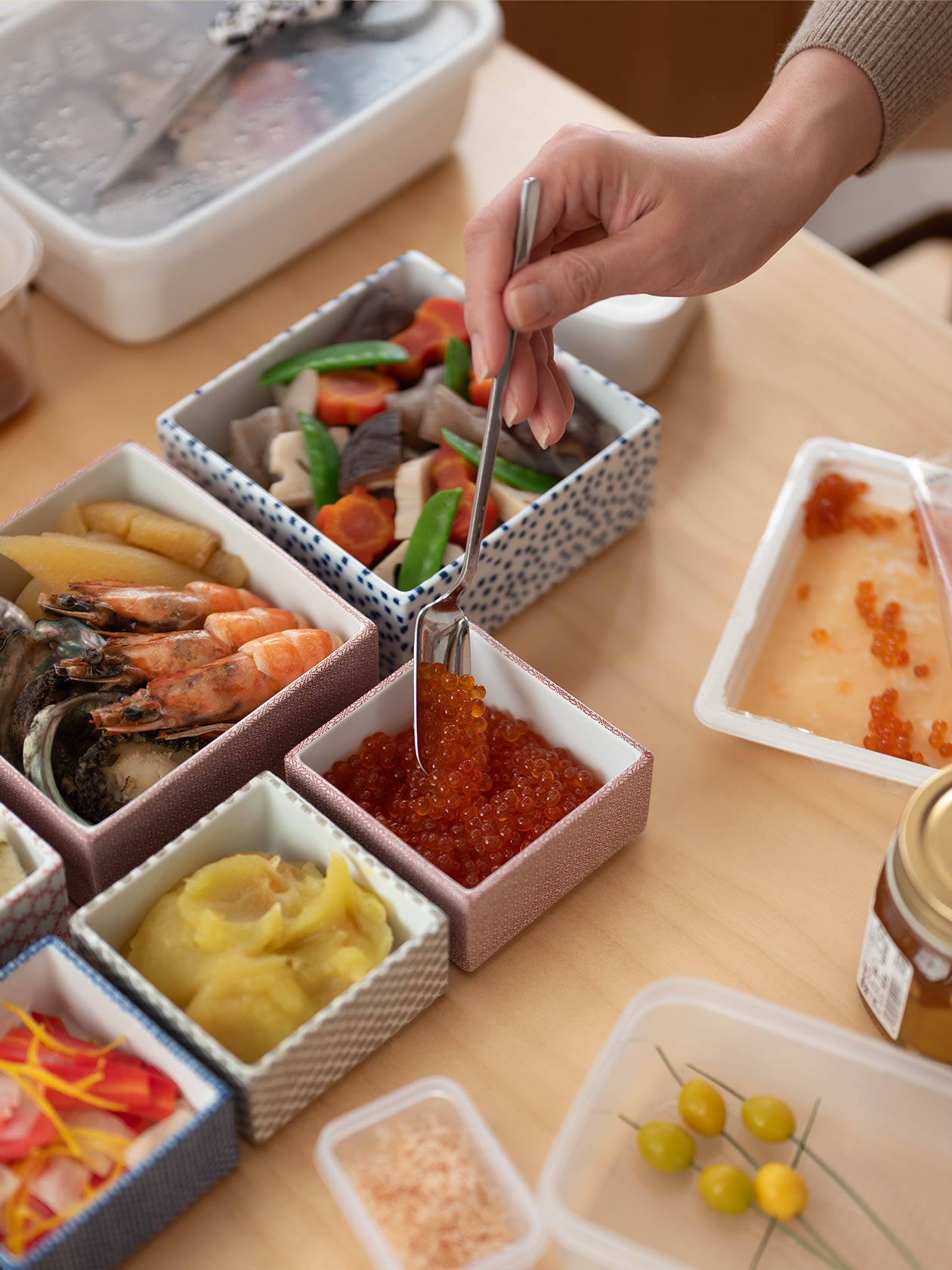 TIME ＆ STYLE / 重箱　中　2段蓋付　scope TIME & STYLE 重箱｜小振りな磁器で日常も晴れの日も