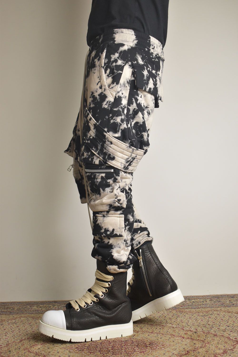 A.F ARTEFACT - Discharge Pinting Belt Cargo Sarouel Jogger