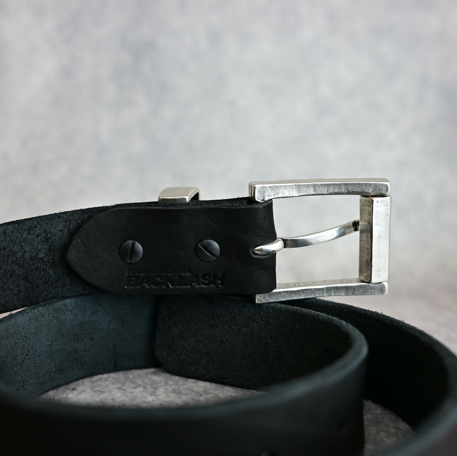 ISAMU KATAYAMA BACKLASH - ダブルショルダーレザー 製品染めベルト