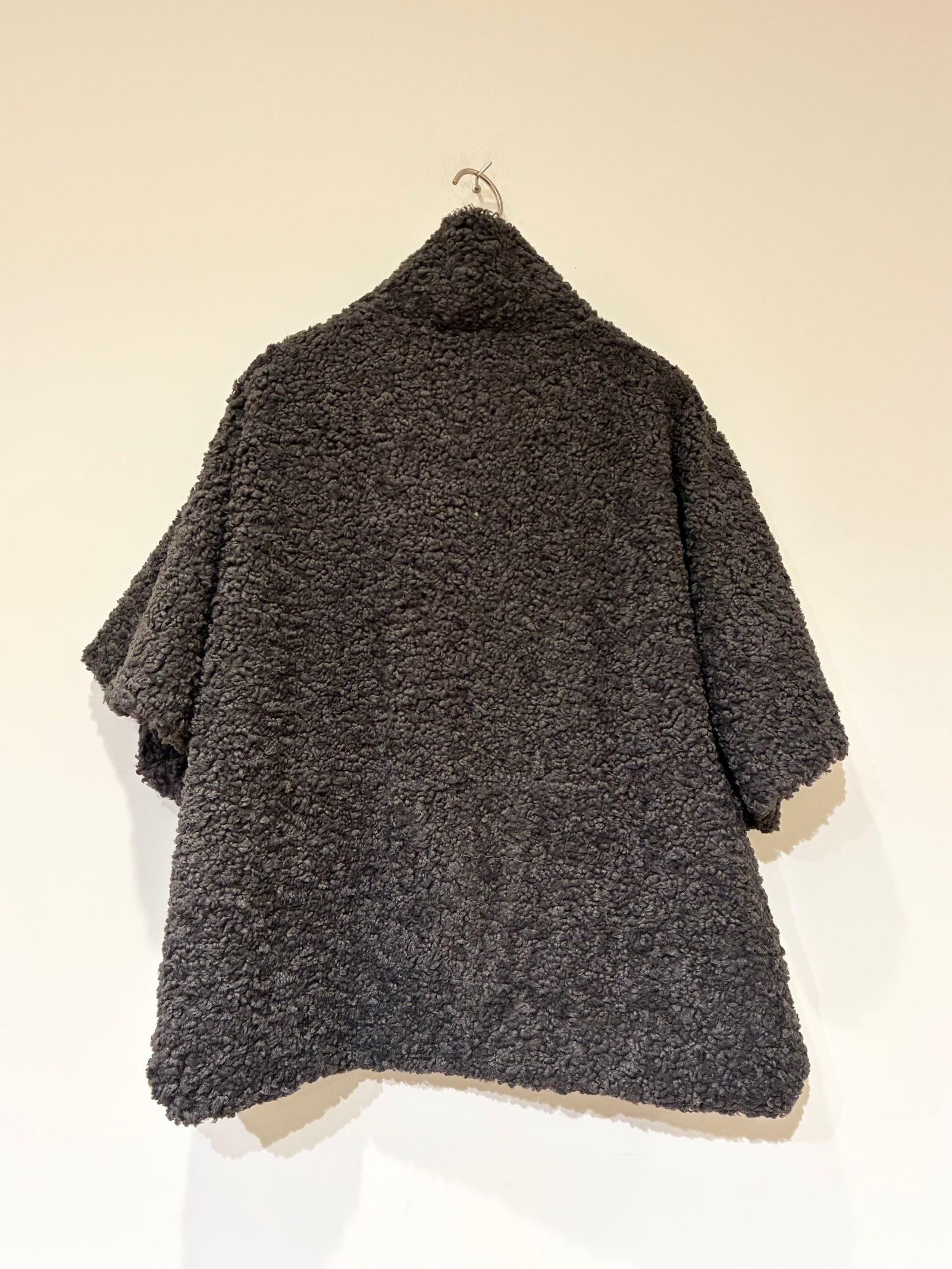 three dots - 【ミリー】プードルボア ポンチョ / ベスト / ブラック