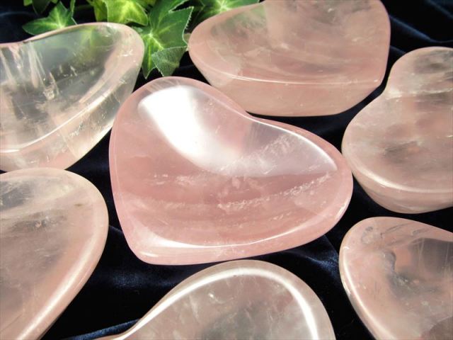 小物が浄化できる天然石小皿 ローズクォーツ ハート型小皿 置物 1個