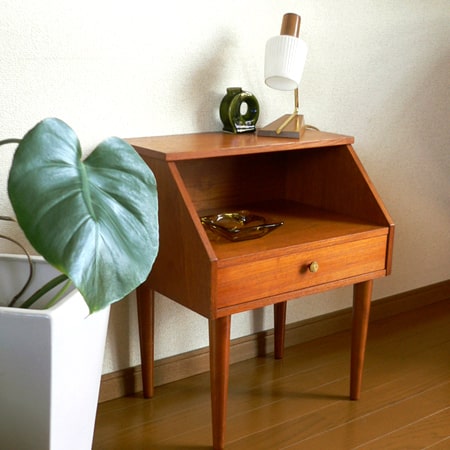ヴィンテージ小さいナイトテーブル｜北欧家具通販・アンバーデザイン