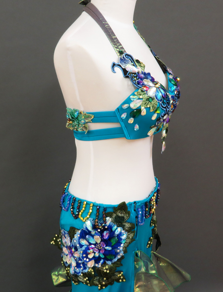 ベリーダンス衣装】トルコブルーに咲き誇るフラワー刺繍が美しい！高級