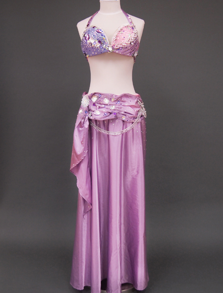 ピンク×パープルのキラキラ輝く装飾！ステージ映え抜群なベリーダンス