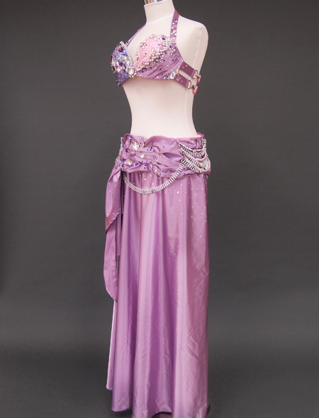 ピンク×パープルのキラキラ輝く装飾！ステージ映え抜群なベリーダンス