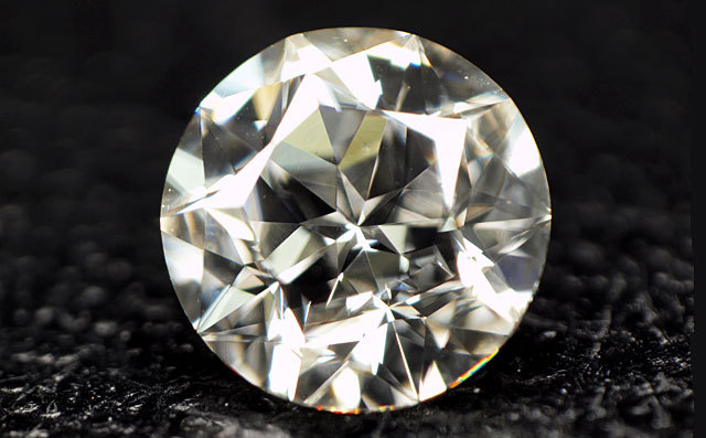 57面体カット 】【 ダイヤの中に星(五芒星)が見えます 】 天然