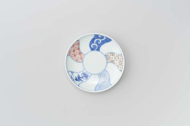 染錦捻祥瑞4寸皿・有田焼渓山窯の皿です。