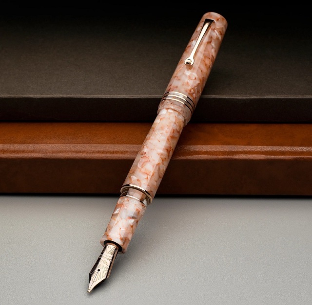 レオナルド 限定生産品 モーメントゼログランデ 2.0 エンジェルスキン