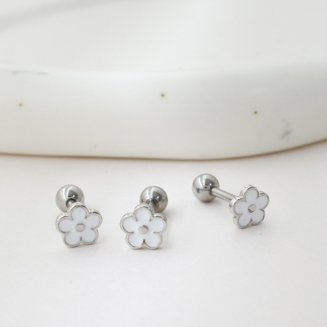 14G 16G ］パッと明るい表情に♪並べてつけても◎ホワイト フラワー