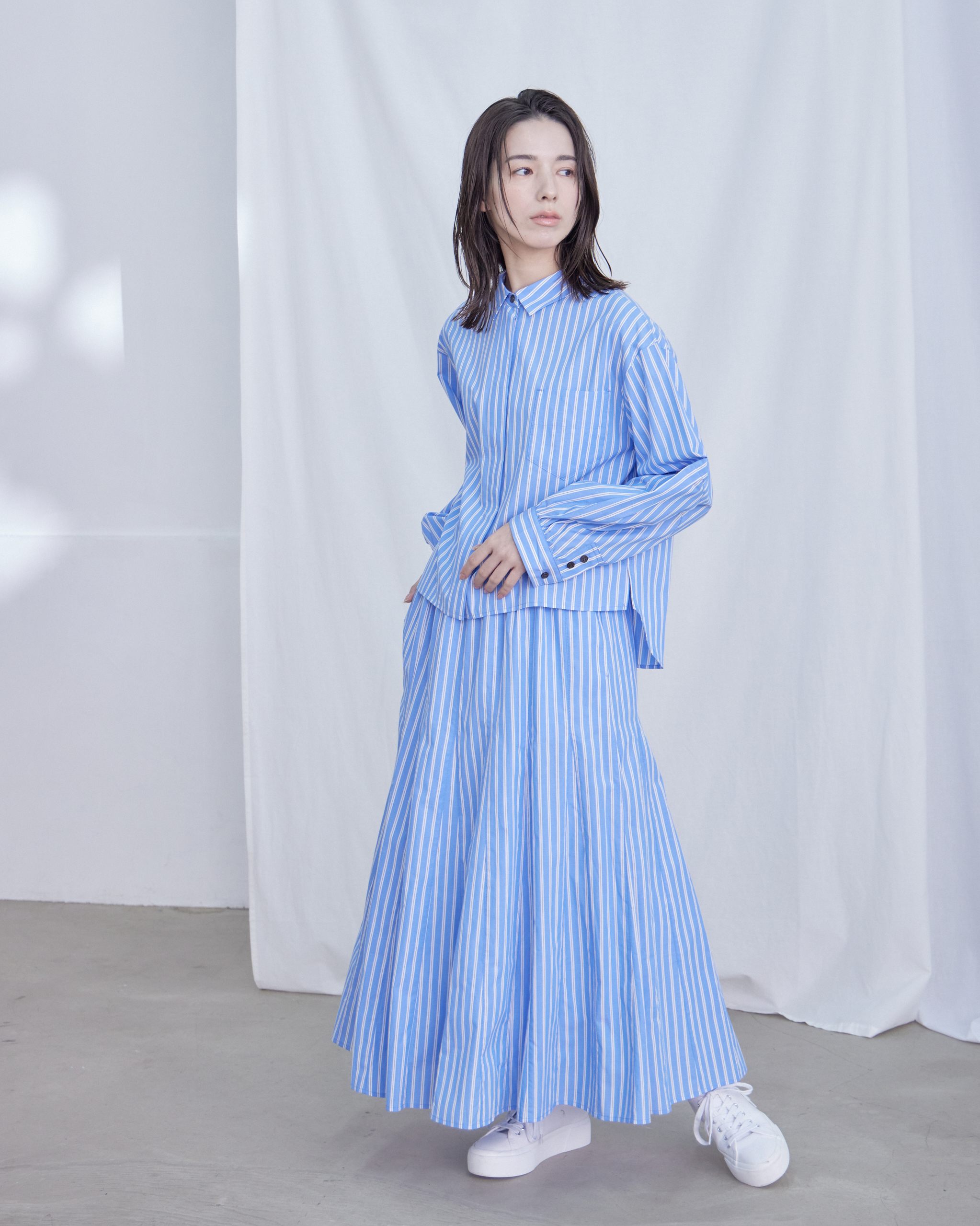 T. カラーストライプシームフレアスカート