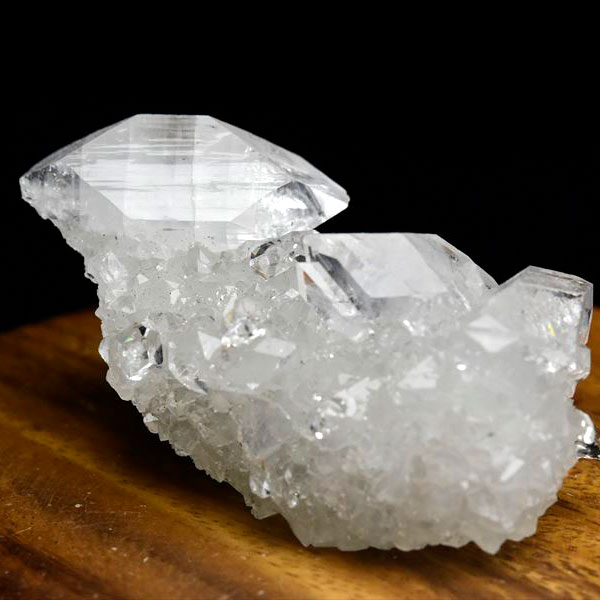 アポフィライト クラスター 魚眼石 原石｜株式会社オンビル UPSTONEonbir