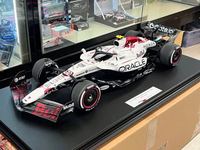 商談中] スパーク 1/8 レッドブル RB21 日本GP 2025 角田裕毅 台座