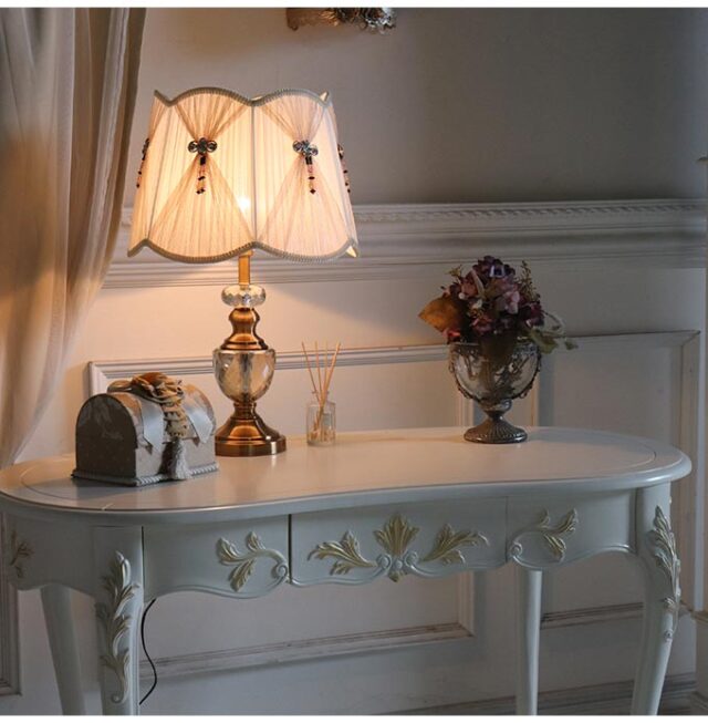 可愛いテーブルランプ ロココクラシック アンティークホワイト