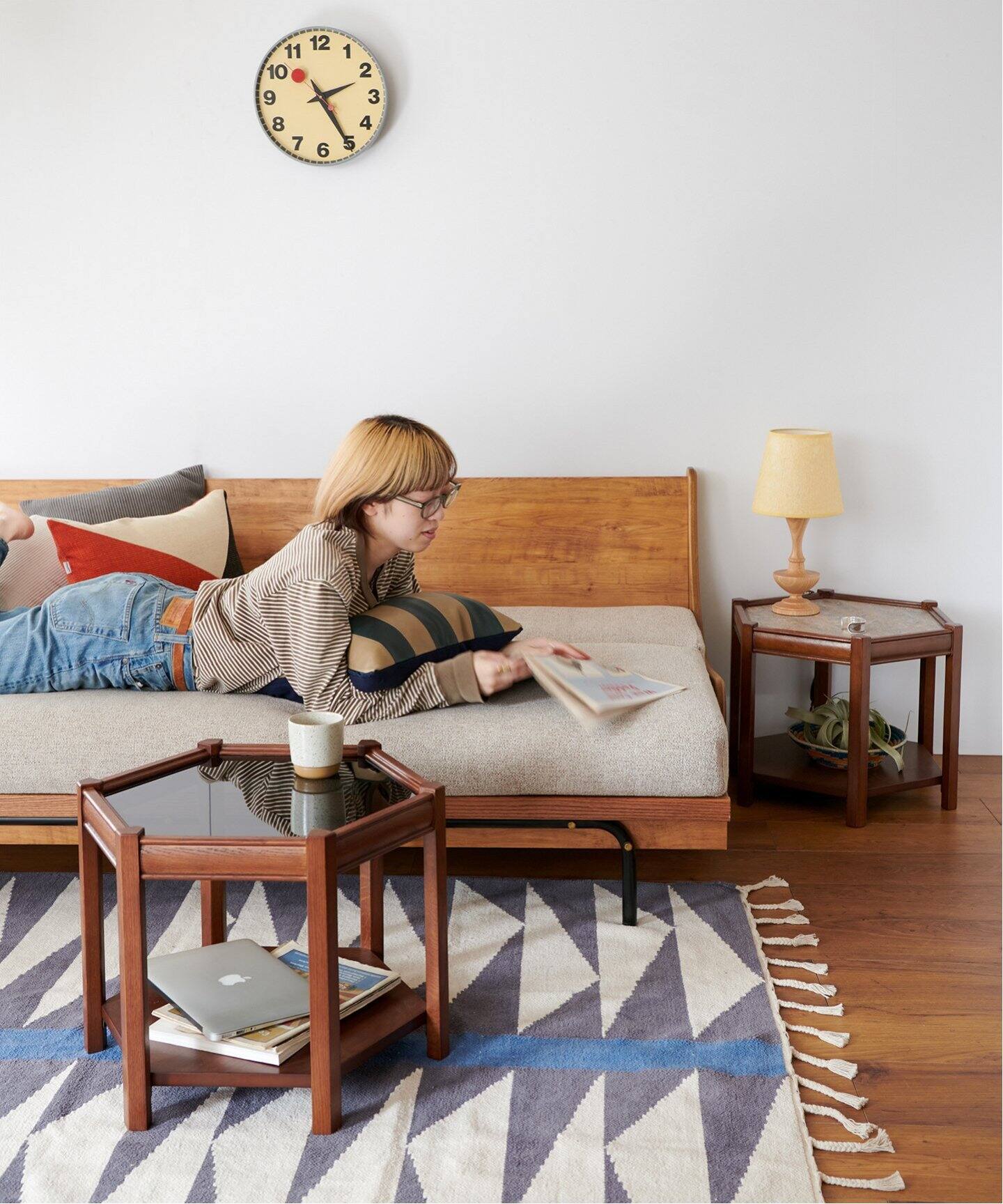 BROOKS HEXAGON TABLE ブラックガラス ブルックスヘキサゴン（テーブル