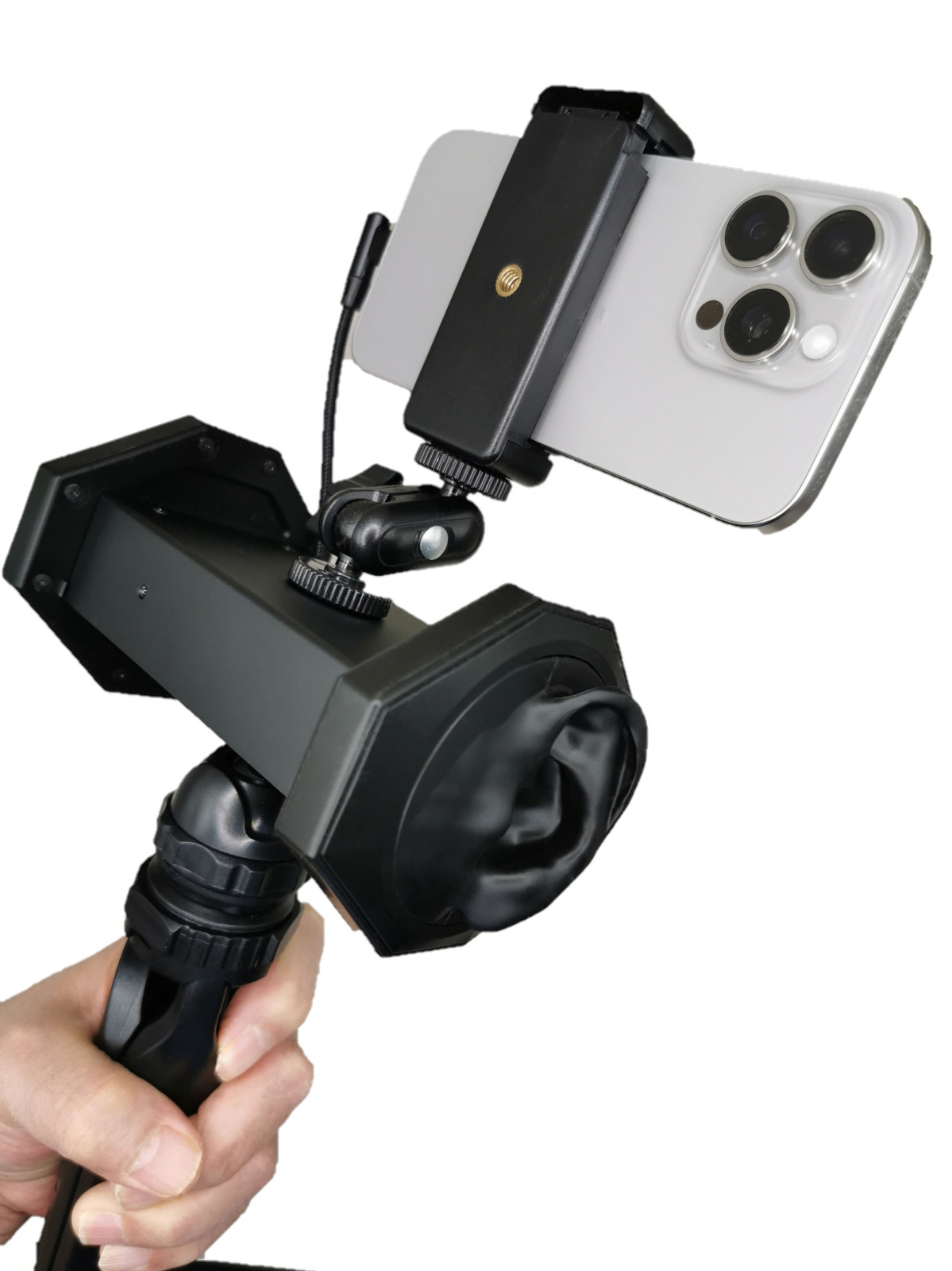 スマートフォンと接続した状態＝高田馬場の「WHISMR」が立体音響用の