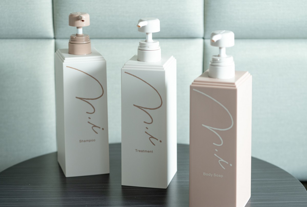 タカラベルモントの「m.i」（左から）シャンプー・トリートメント