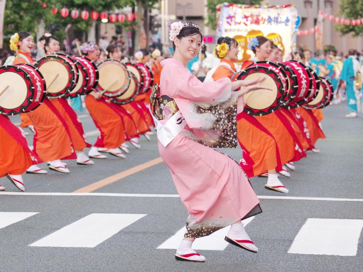 暑い夏に幸を呼ぶ「盛岡さんさ踊り」が開幕 4年ぶりの通常開催 - 盛岡