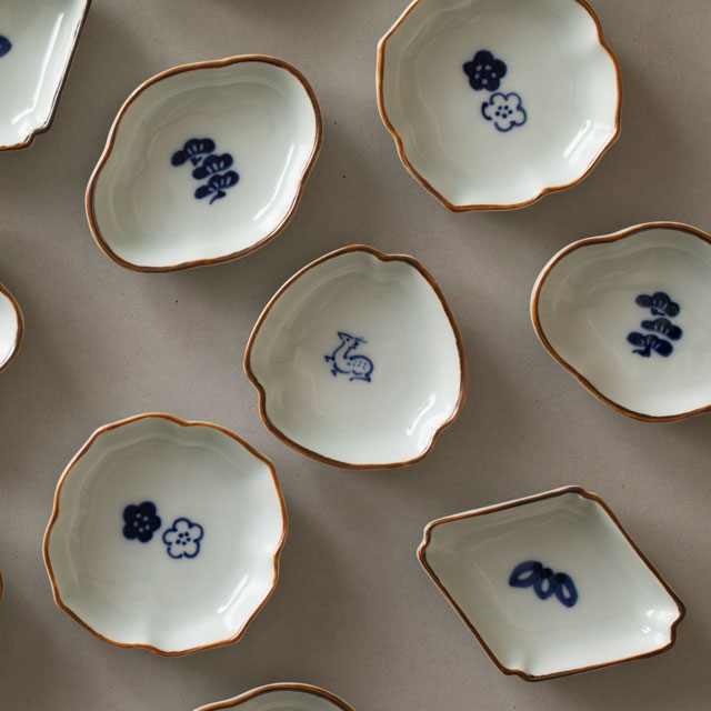 有田焼の豆皿 鹿/梅｜中川政七商店 公式サイト