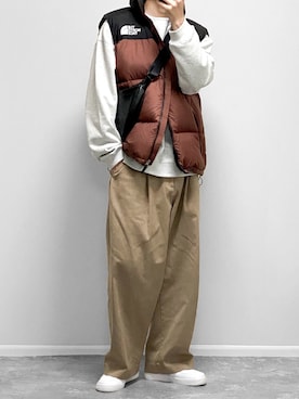 THE NORTH FACEのダウンベスト（ブラウン系）を使った人気ファッション