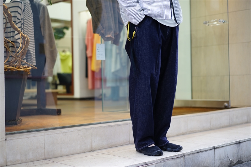Graphpaper(グラフペーパー)の新作、Colorfast Denim Two Tuck Pants