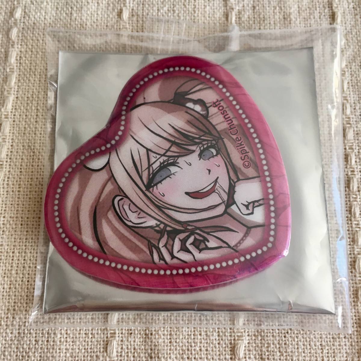 ダンガンロンパV3 入間美兎 テレ顔 ハート缶バッジ ナンジャタウン