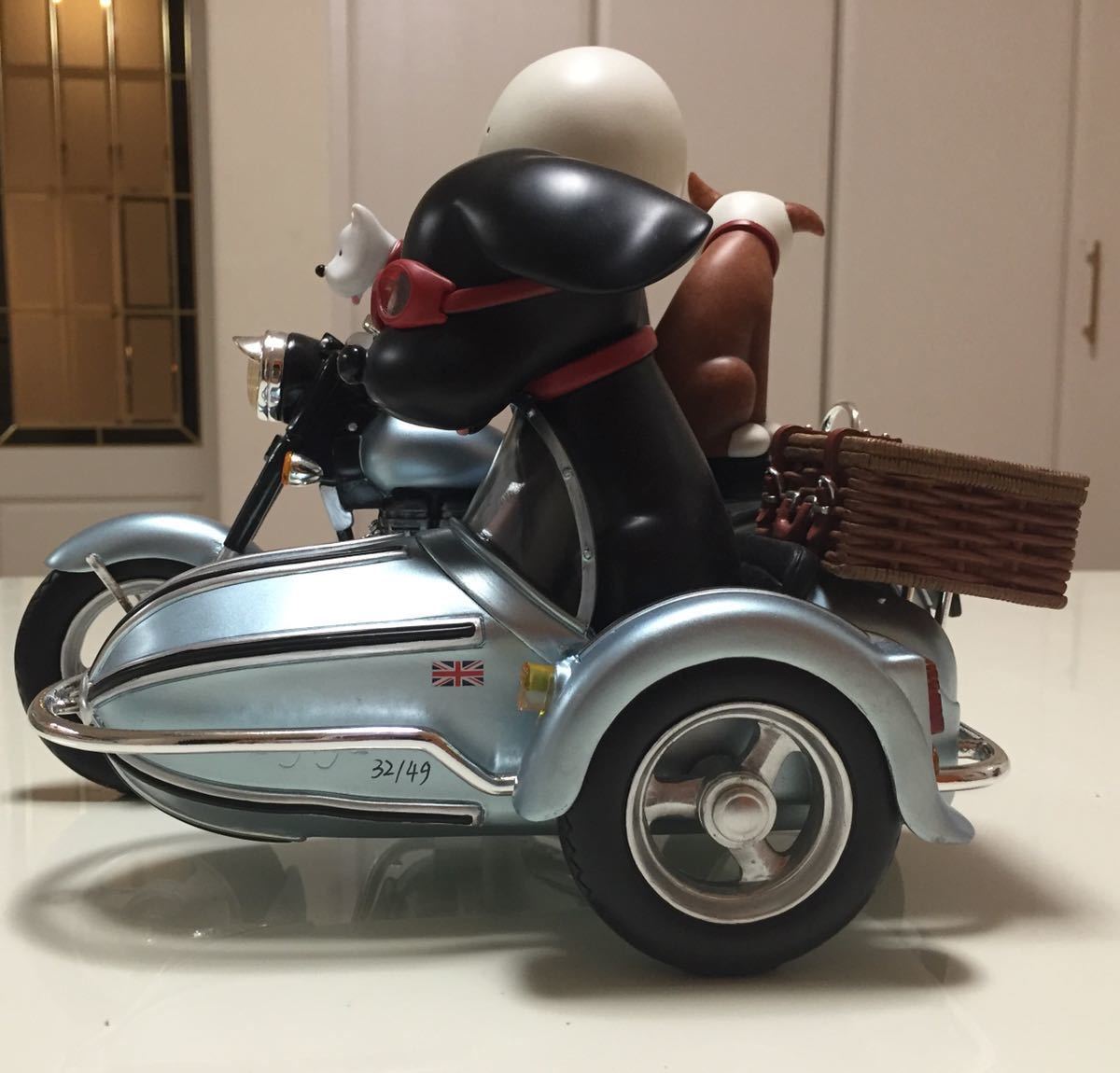 値下げ❕DOUG HYDE(ダグハイド)オブジェ【In Your Arms】 Amazon.co.jp