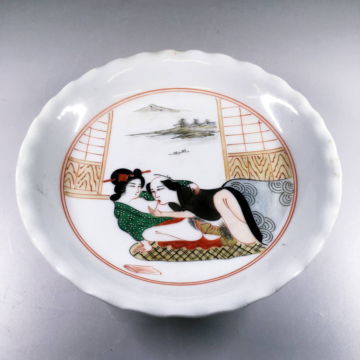 九谷焼 春画 浮世絵 山水図 飾皿 高台皿 色絵 性行 性交 古美術品