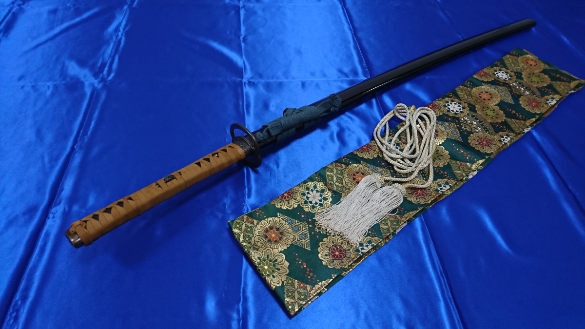 居合刀 模造刀 樋入り刀身 革巻き柄 黒鮫皮 透かし鍔 日本刀 刀剣 二重