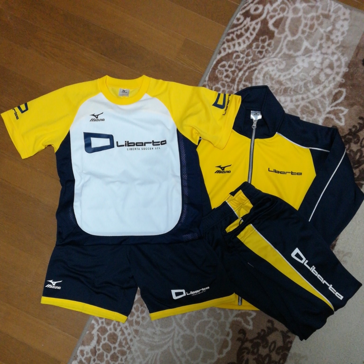 リベルタ ユニフォーム 160 リベルタ冬用ユニフォーム（上Sサイズ、下160）