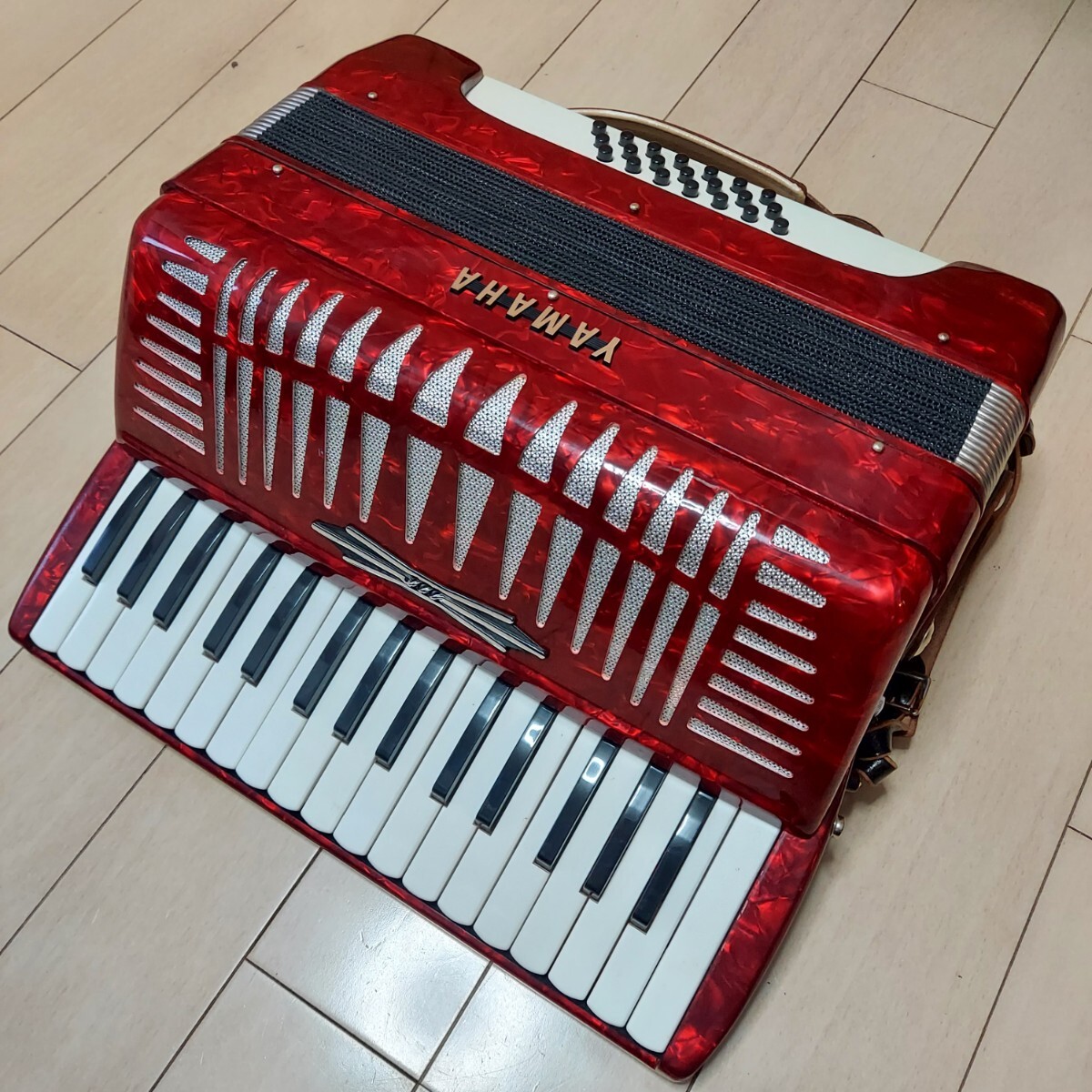 YAMAHA アコーディオン YA-18 30鍵盤 YAMAHA Accordion YA-18 Red 30
