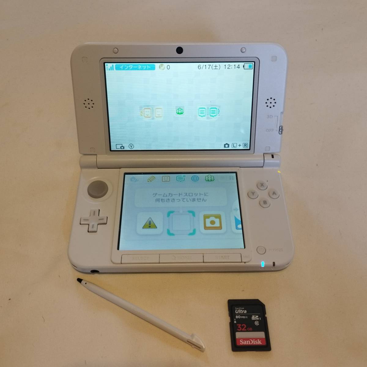 任天堂3DSLL、ソフト4つ、充電器、タッチペン 任天堂3DSLL、ソフト4つ