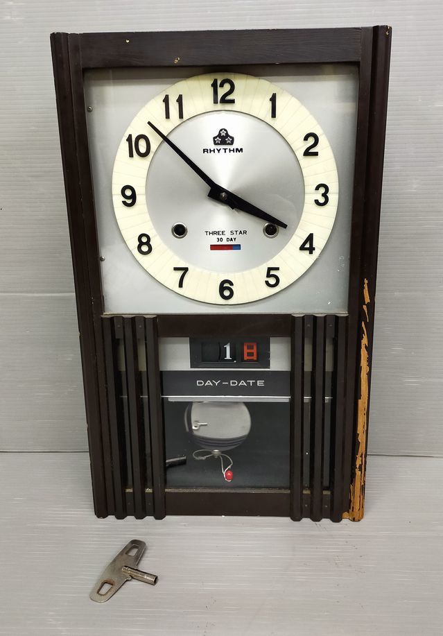 RHYTHM THREE STAR 掛時計 30日巻き RHYTHM THREE STAR 掛時計 30日巻き