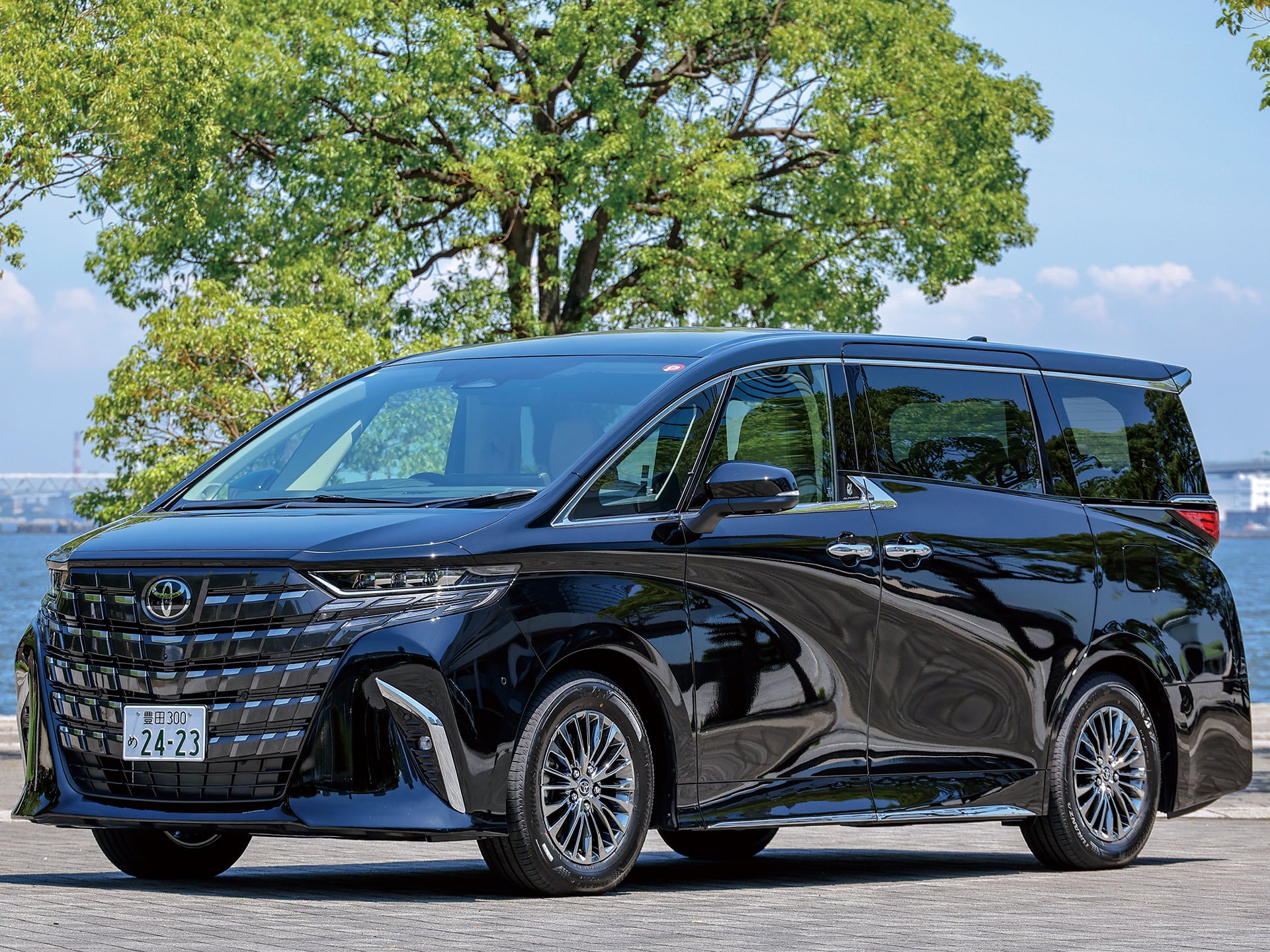 アルファード（トヨタ）Z（2025年1月）｜カタログから中古車を探す