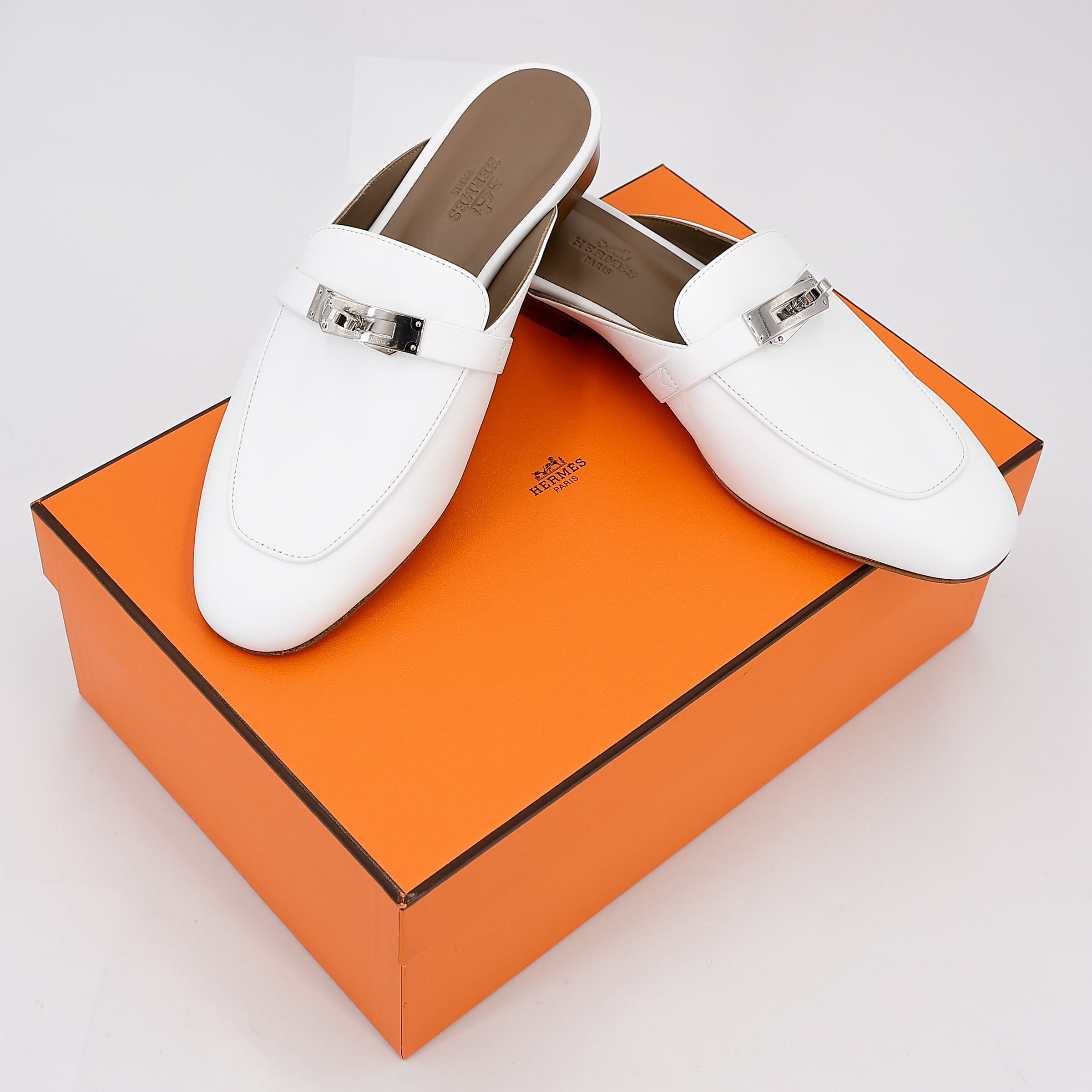 Brand New ( Rank N ) HERMÈS Sandals Oz mule White (01) Calfskin