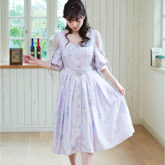 ☆リズリサ LIZLISA☆フリル襟付き☆マカロンブーケ柄ワンピース