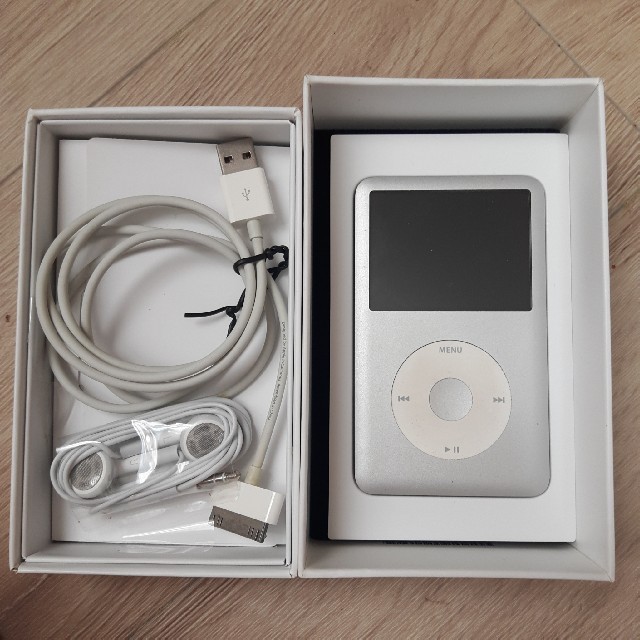 iPod Classic 120GB シルバー USBケーブル付き 【公式通販】
