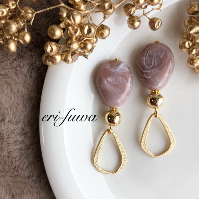 ちなつ様専用ページ 蝶バネ式イヤリングで♡の通販 by and..Rinお