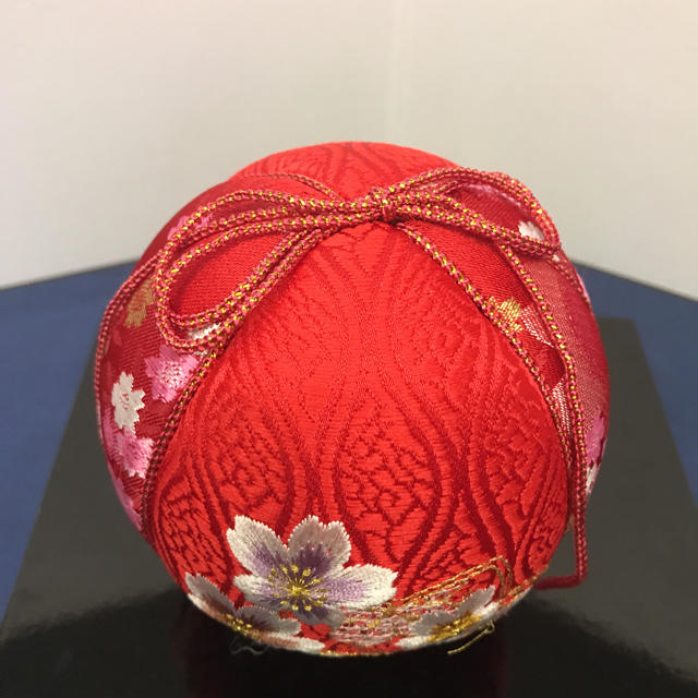 あー様 手鞠 手毬 てまり 手まり 刺繍 桜 赤の通販 by メル's shop｜ラクマ