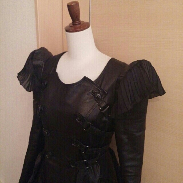 alice auaa - アリスアウアア レザー フリル コート モワティエ