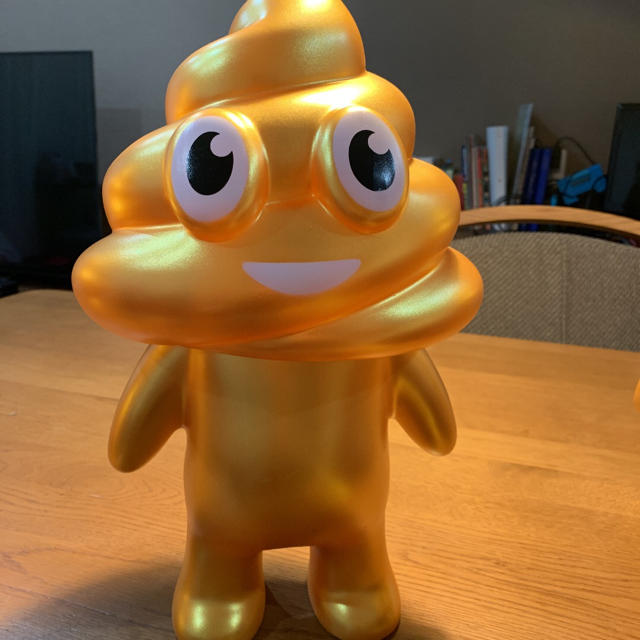 うんちくん フィギュア Bigサイズ 最新黄金 縦約41cm 横約23cmの通販