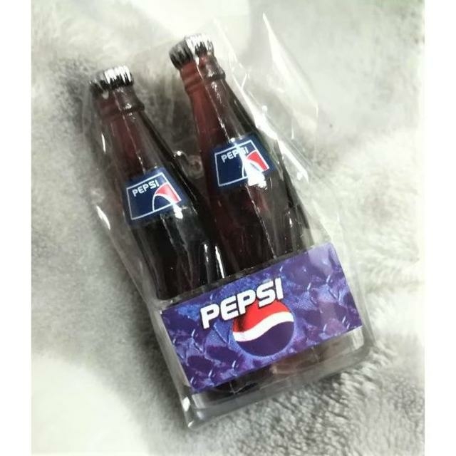 ミニチュア☆ペプシコーラ☆2本☆瓶タイプ☆キーホルダー☆リアル☆の