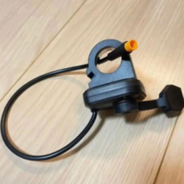 MATE スロットルは左側に設置します MATE スロットルは左側に設置します