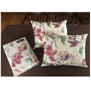 LAURA ASHLEY（クッション）のフリマアイテム一覧